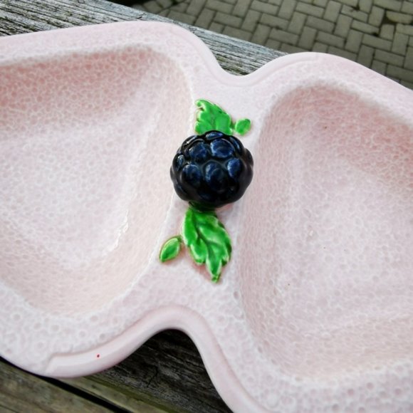 Vintage SylvaC Pottery Pink Triangular Dish with Blackberry Finial - Picture 5 of 16